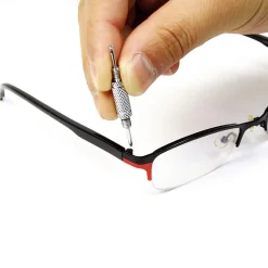 Apollo Tools Mr. 7 Hands 8-in-1 Multi-Tool Flashlight (DT1719)