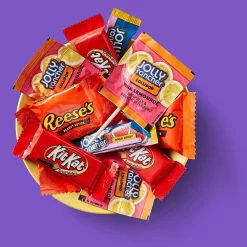 JOLLY RANCHER, KIT KAT and REESE'S Assorted Flavored Snack Size, Candy Party Pack, 34.19 oz (HEC93942)