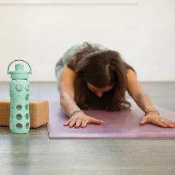 Lifefactory Glass Water Bottle, 22 oz., Mint (LIFLG4321MMI4)