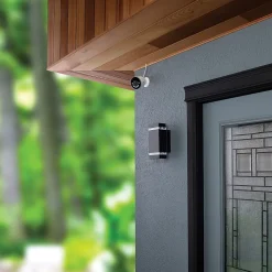 Lorex 4K Indoor/Outdoor Wi-Fi Security Camera with Smart Security Lighting, White (W881AAD-E)