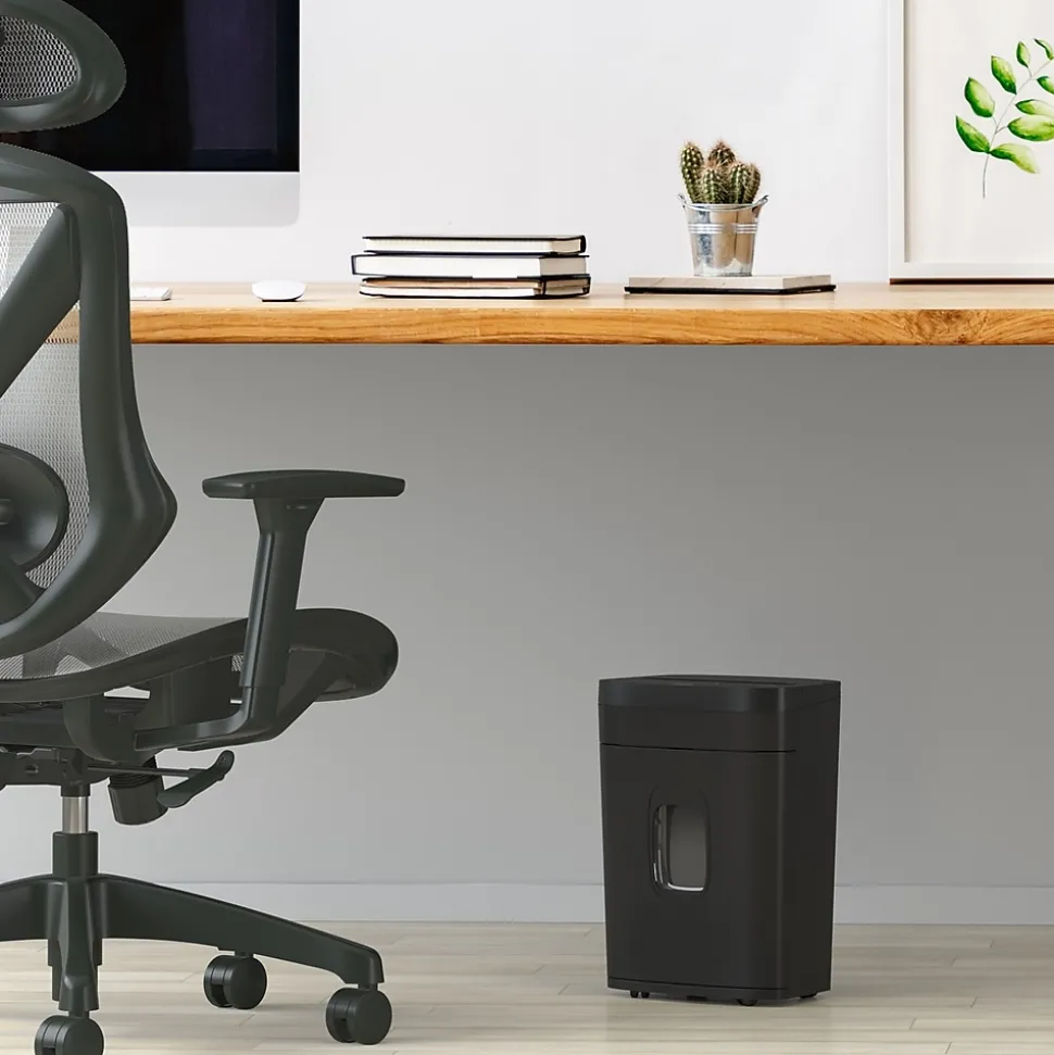 Staples 10-Sheet Micro-Cut Multi-Media Shredder (ST62150)